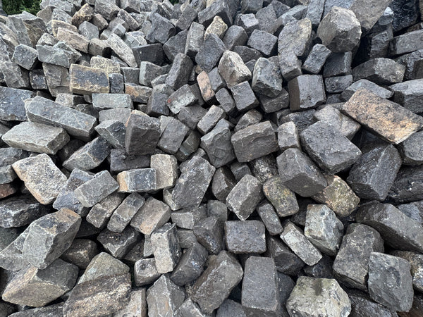 Random granite sets cobbles