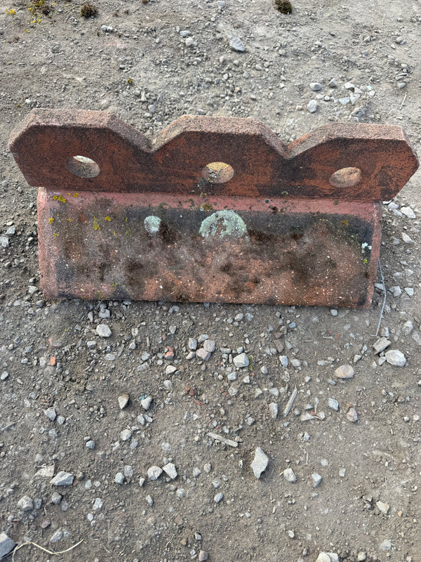 Concrete 3 hole crested ridge
