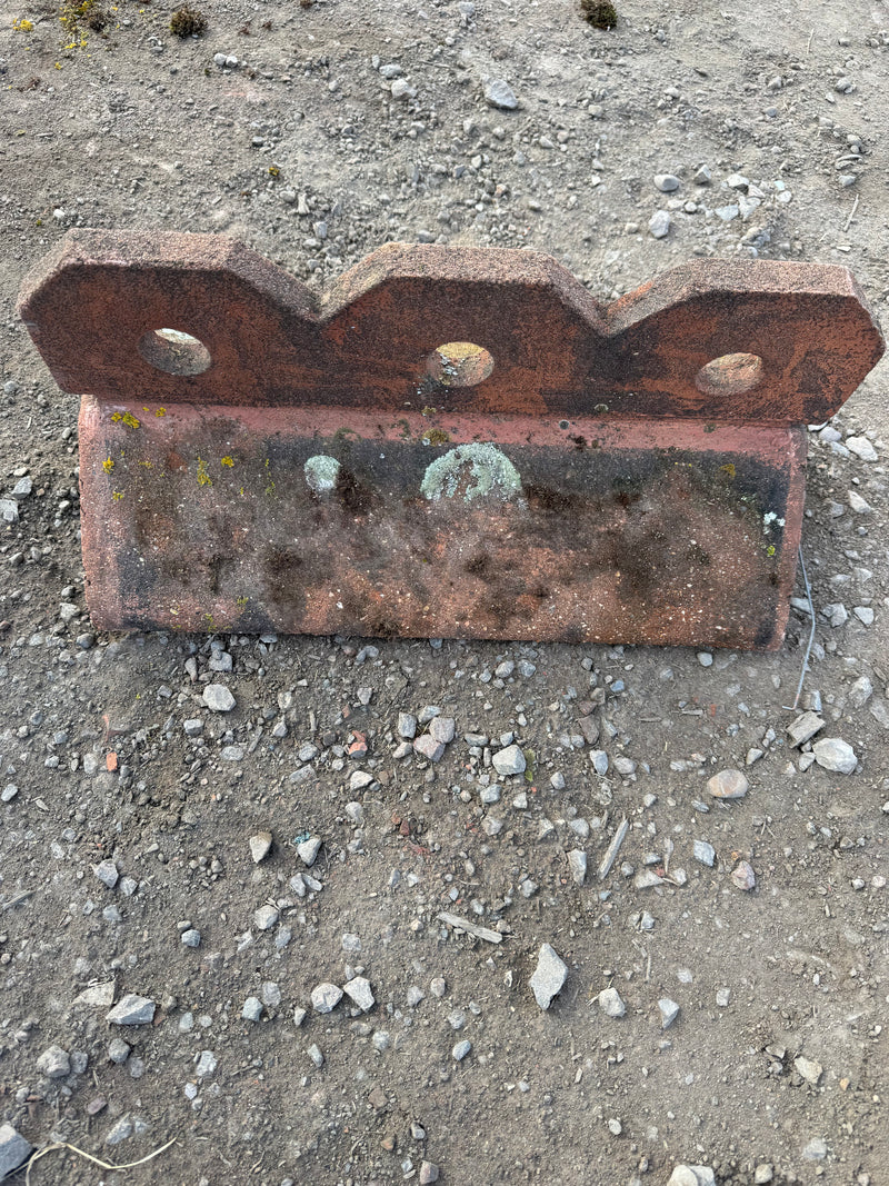 Concrete 3 hole crested ridge