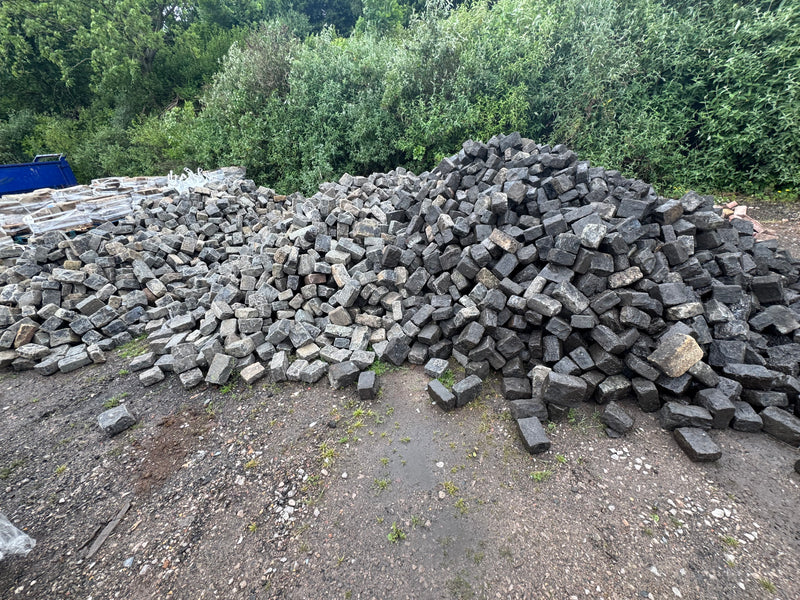 Random granite sets cobbles