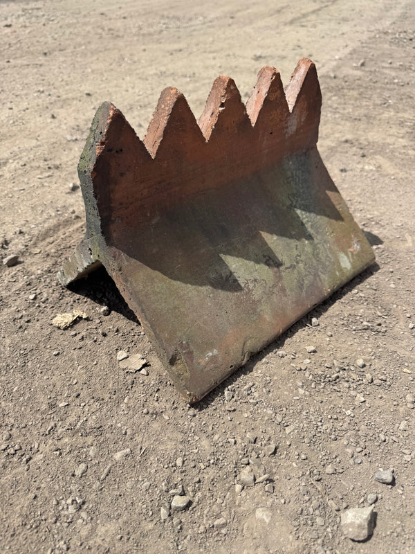 Red crested ridge tile